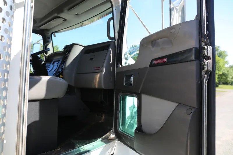 2020 Kenworth T270, Air Ride, Under CDL, Autocrane HC12s, 175k Miles, 7k Hours, PX7/Allison Auto — Cab 5