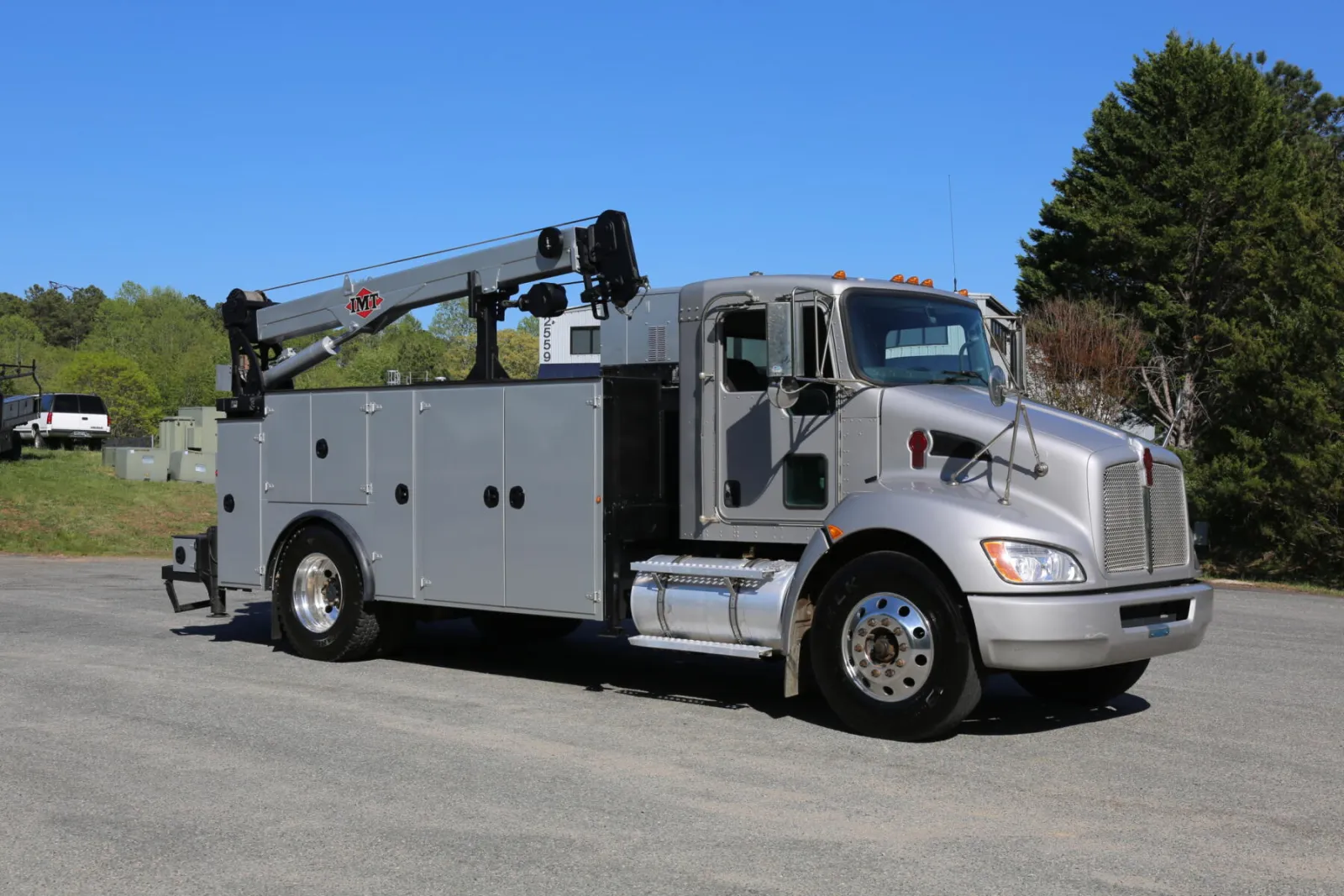 2021 Kenworth T270, Under CDL, 14′ IMT Body, 10k 30′ Crane, 151k Miles, PX7, Allison Auto — Exterior 2