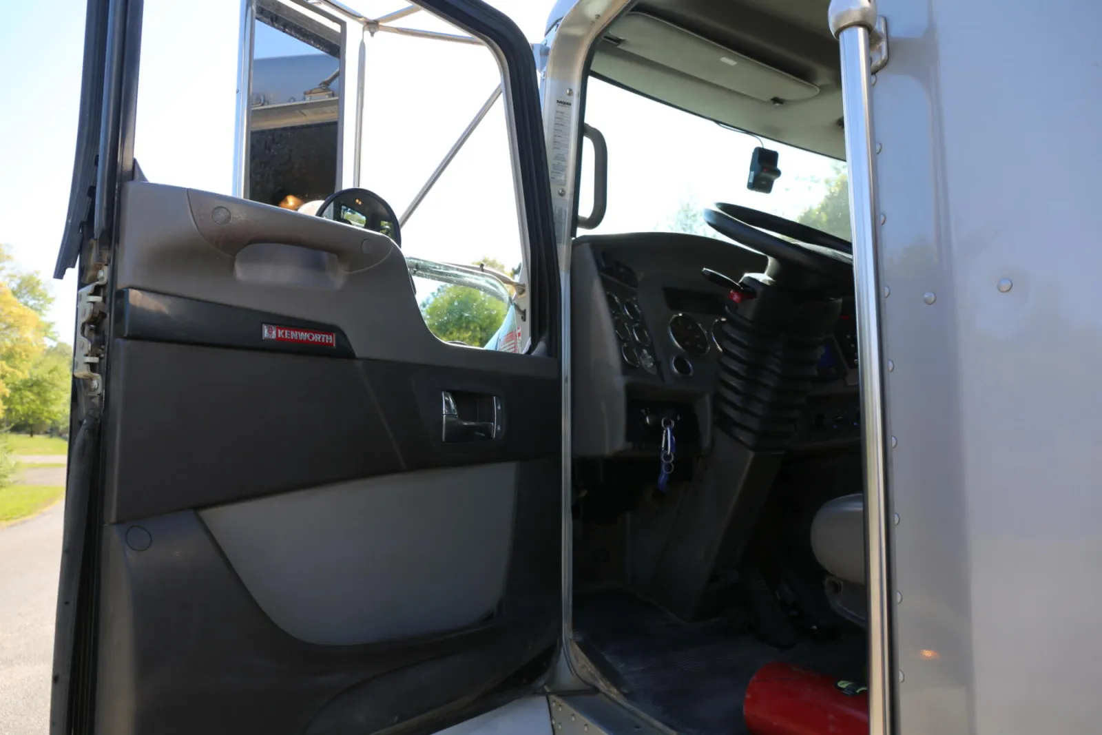 2021 Kenworth T270, Under CDL, 14′ IMT Body, 10k 30′ Crane, 151k Miles, PX7, Allison Auto — Cab 32