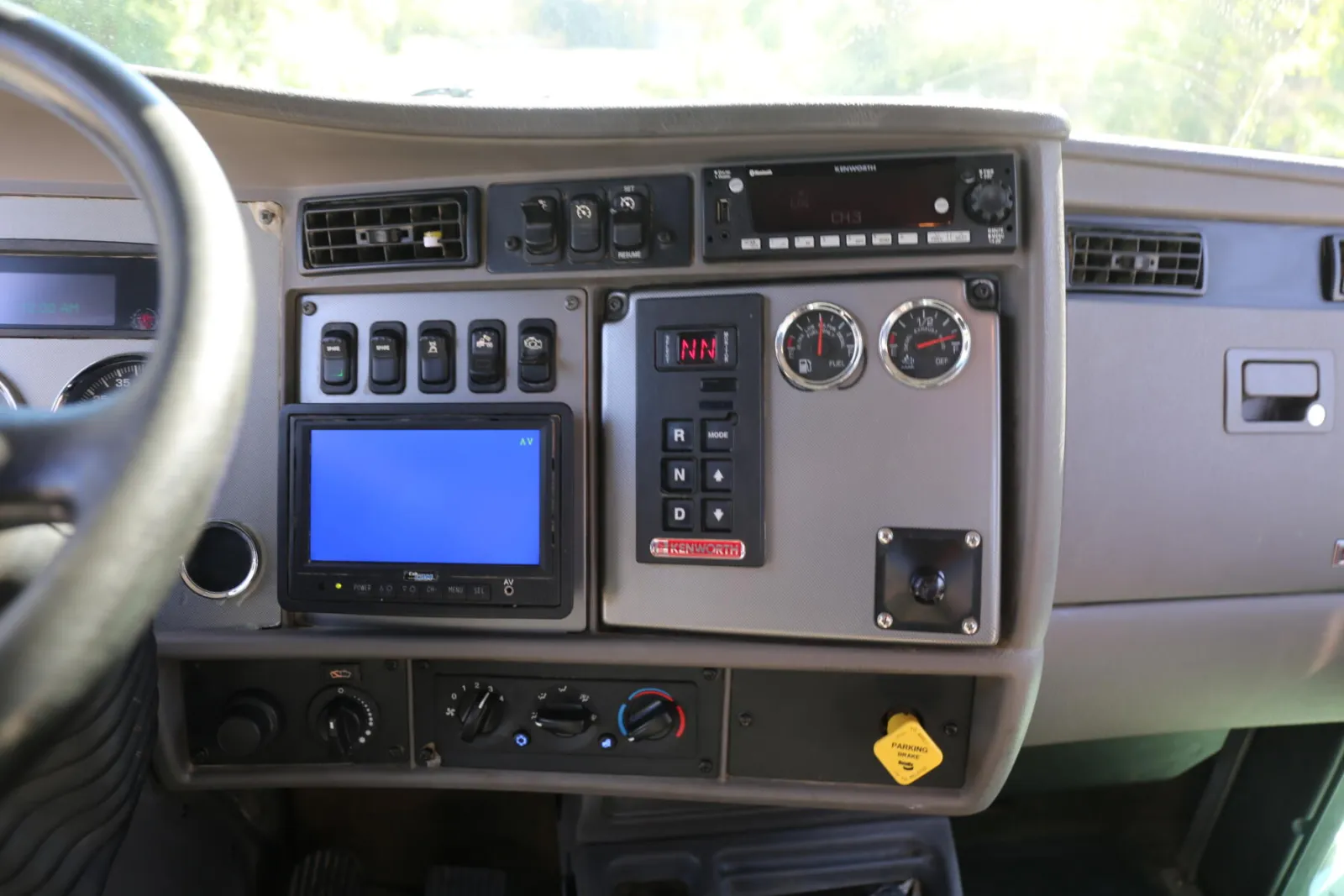2021 Kenworth T270, Under CDL, 14′ IMT Body, 10k 30′ Crane, 151k Miles, PX7, Allison Auto — Cab 36