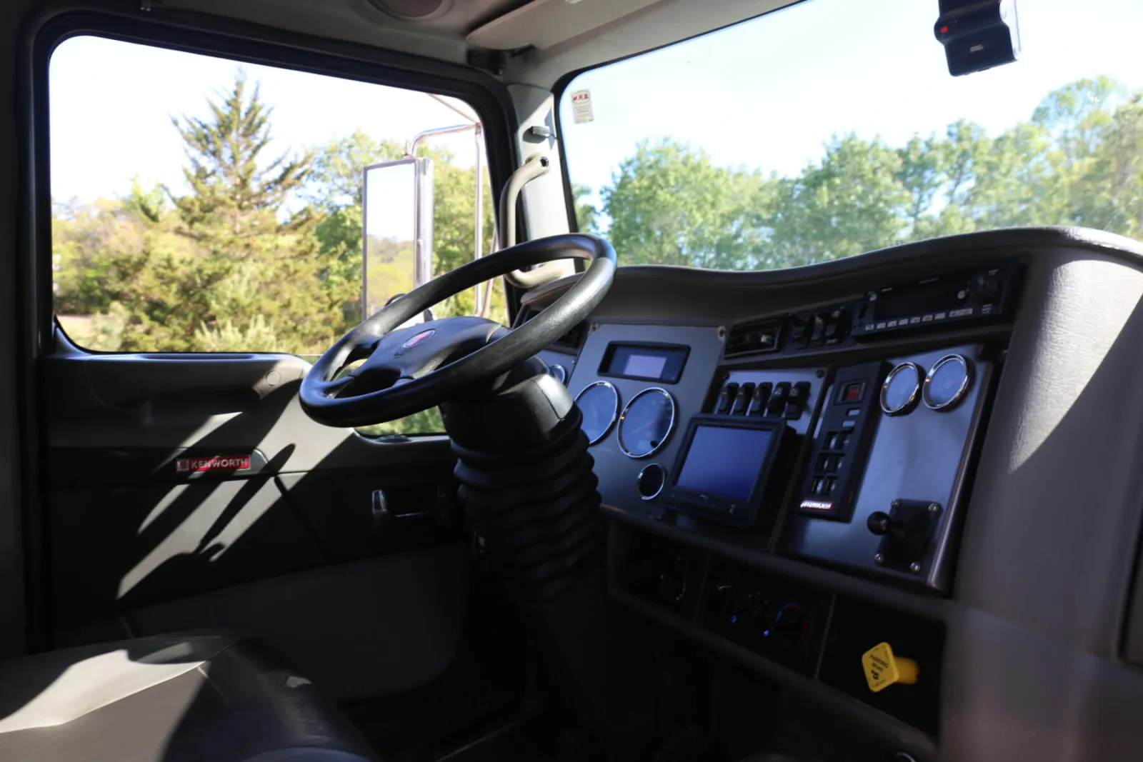 2021 Kenworth T270, Under CDL, 14′ IMT Body, 10k 30′ Crane, 151k Miles, PX7, Allison Auto — Cab 39