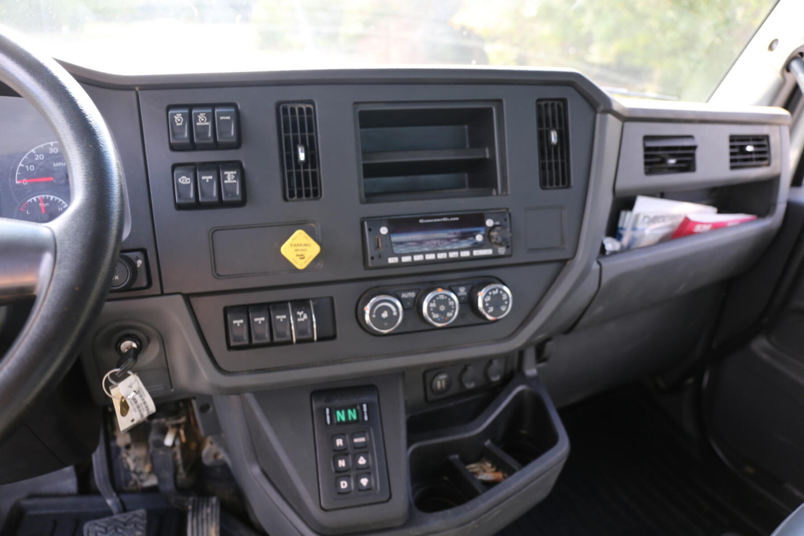 2024 Peterbilt 537 Mechanics Truck, PX9 Diesel, 14′ IMT Dominator Bed, 10,500 Crane, 42k Miles, 1800 Hours — photo 36