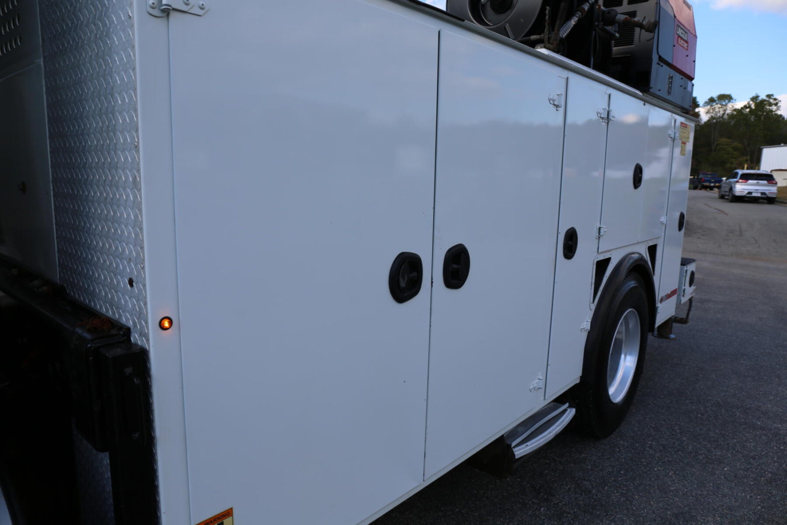 2017 Peterbilt 337 Mechanics Truck, 14′ IMT Bed, Lube Skid, 10k Crane, 30′ Reach, Lincoln Welder, 192k Miles, 7400 Hours — photo 12