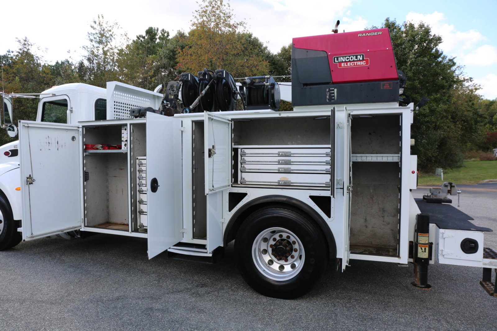2017 Peterbilt 337 Mechanics Truck, 14′ IMT Bed, Lube Skid, 10k Crane, 30′ Reach, Lincoln Welder, 192k Miles, 7400 Hours — photo 15