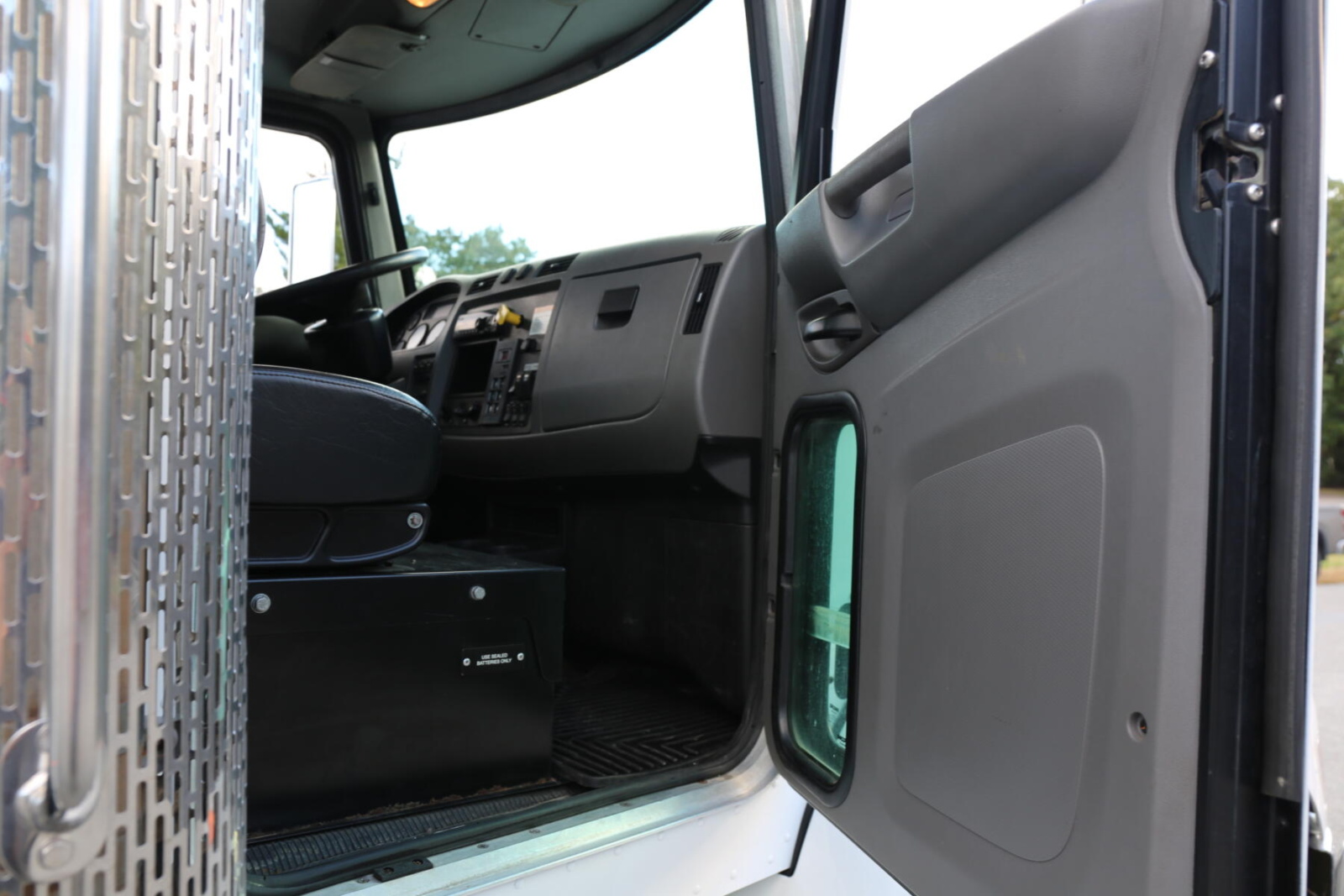 2017 Peterbilt 337 Mechanics Truck, 14′ IMT Bed, Lube Skid, 10k Crane, 30′ Reach, Lincoln Welder, 192k Miles, 7400 Hours — photo 37