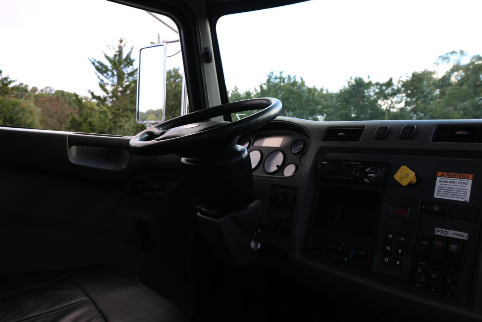 2017 Peterbilt 337 Mechanics Truck, 14′ IMT Bed, Lube Skid, 10k Crane, 30′ Reach, Lincoln Welder, 192k Miles, 7400 Hours — photo 39