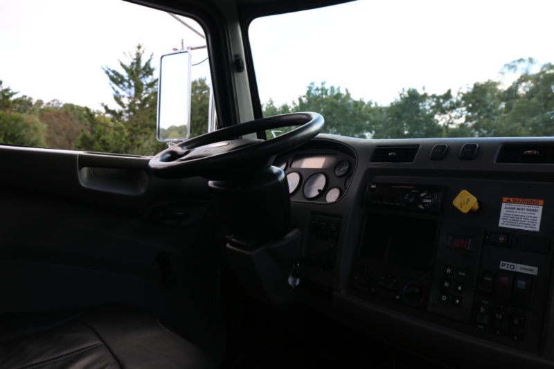 2017 Peterbilt 337 Mechanics Truck, 14′ IMT Bed, Lube Skid, 10k Crane, 30′ Reach, Lincoln Welder, 192k Miles, 7400 Hours — photo 39