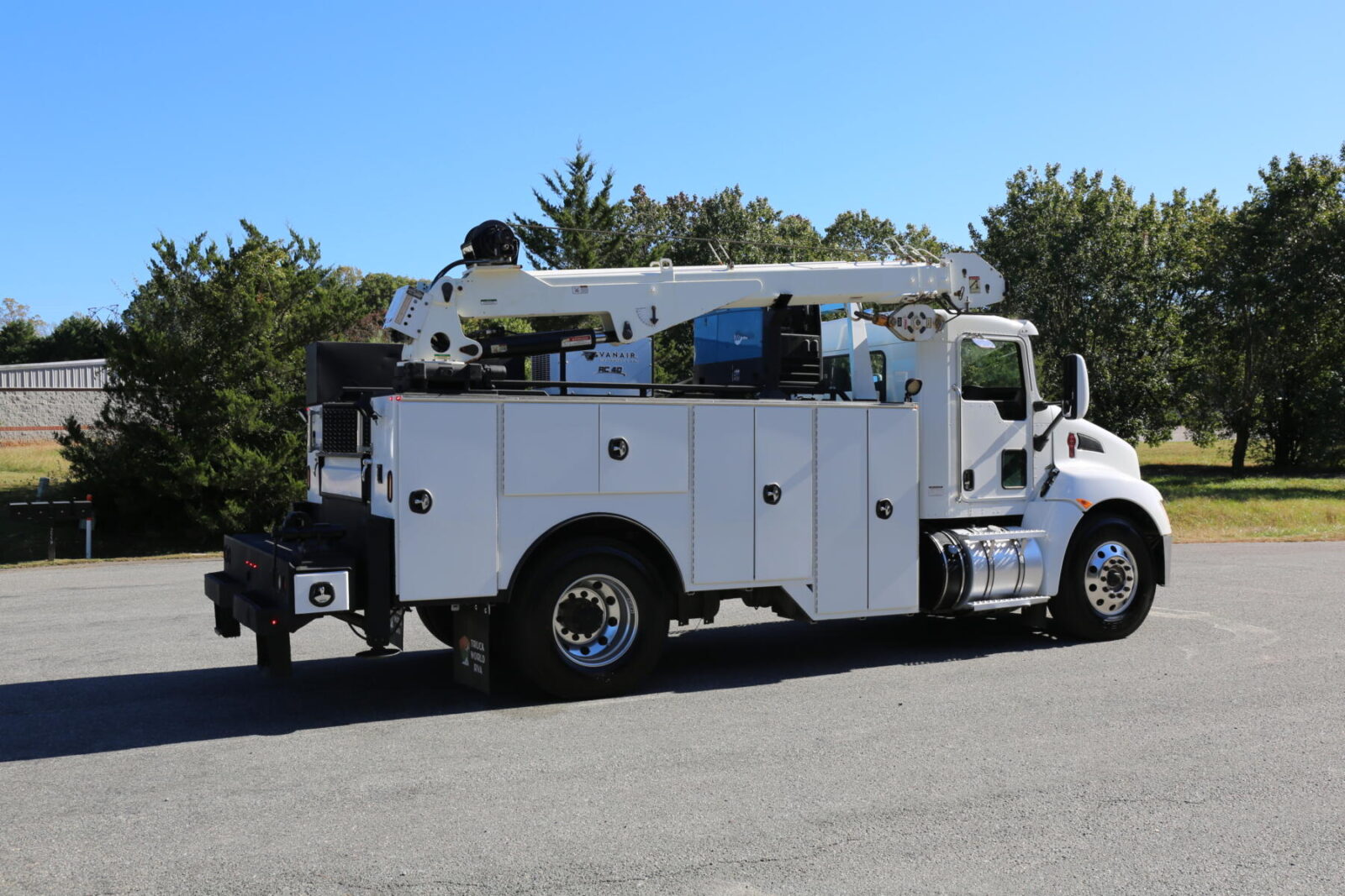 2013 Kenworth T300 - photo
