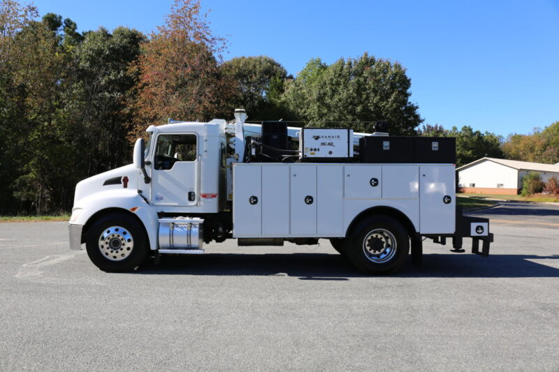 2013 Kenworth T300 - photo