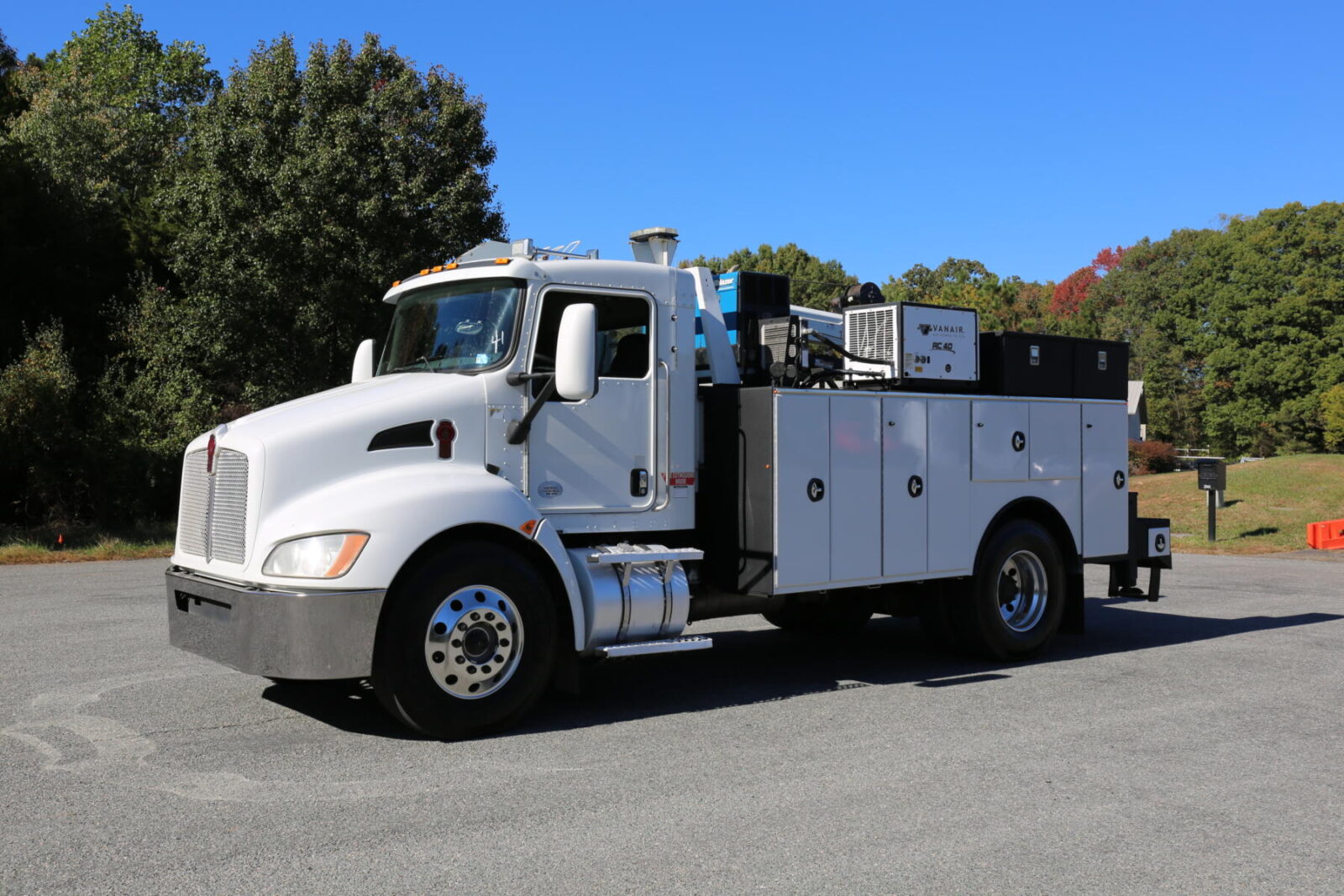 2013 Kenworth T300 - photo