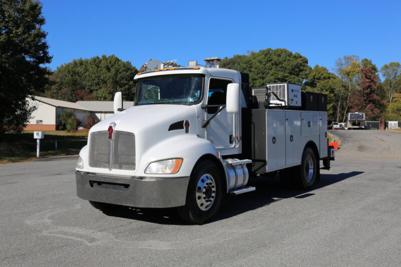 2013 Kenworth T300 - photo