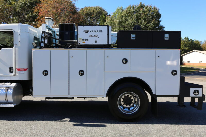 2013 Kenworth T300 - photo