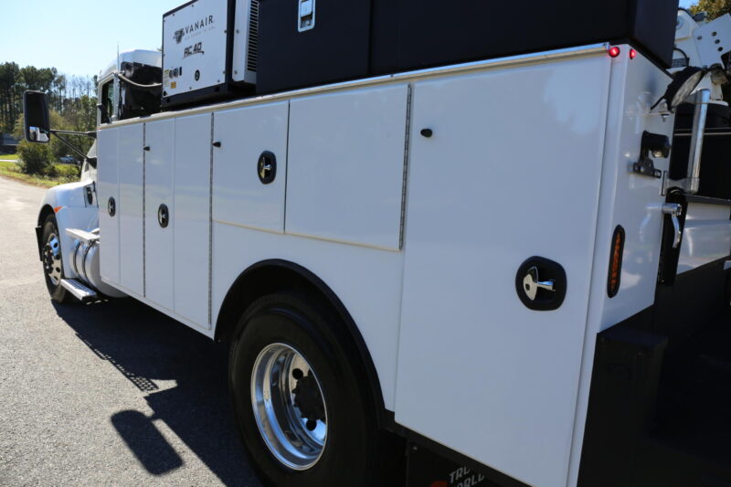 2013 Kenworth T300 - photo