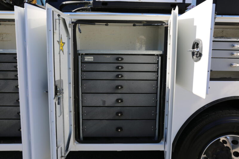 2013 Kenworth T300 - photo