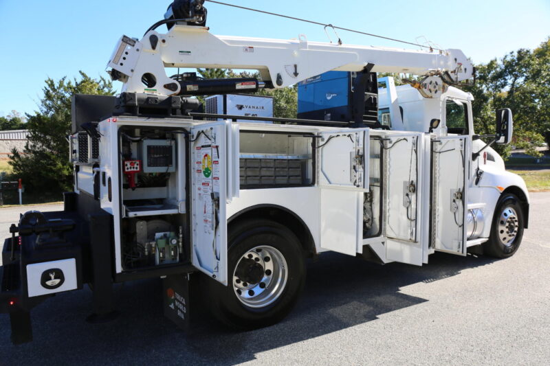 2013 Kenworth T300 - photo
