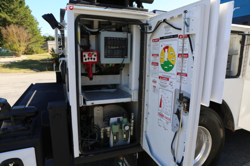 2013 Kenworth T300 - photo