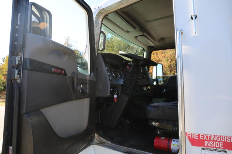 2013 Kenworth T300 - photo