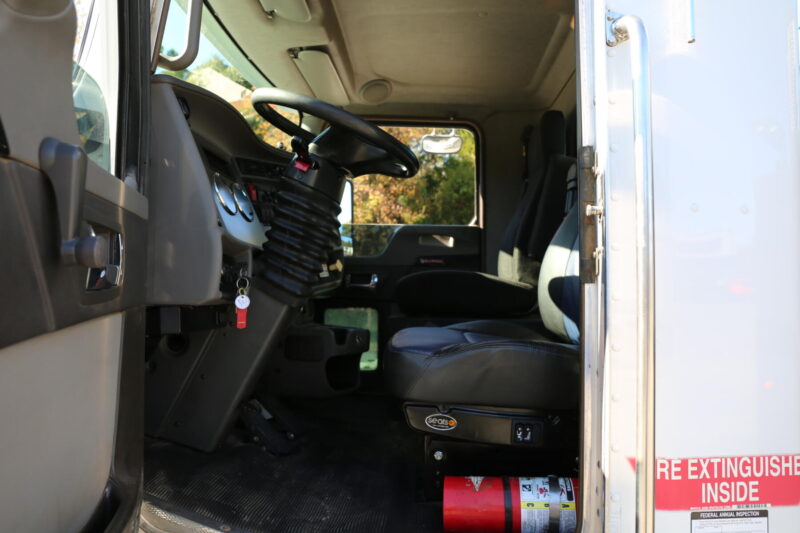 2013 Kenworth T300 - photo