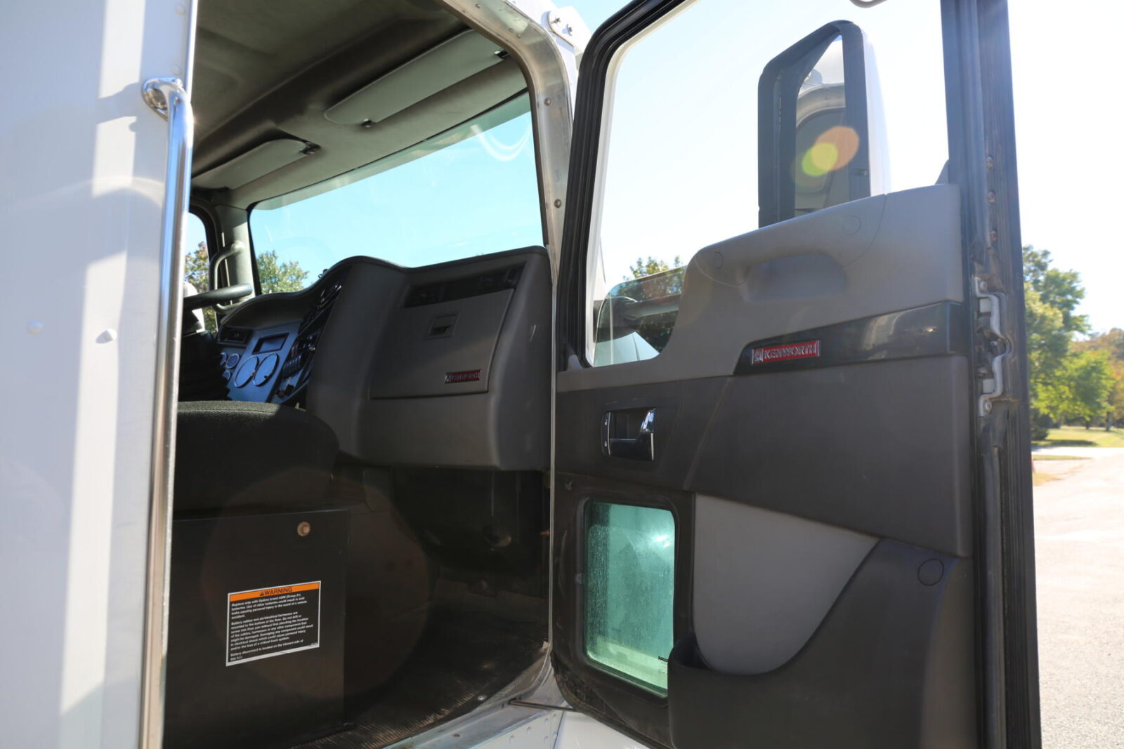 2013 Kenworth T300 - photo