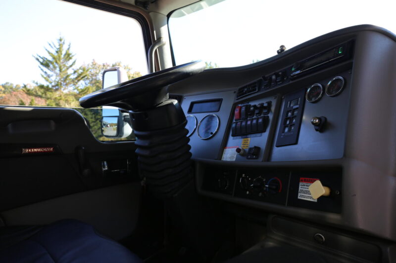 2013 Kenworth T300 - photo