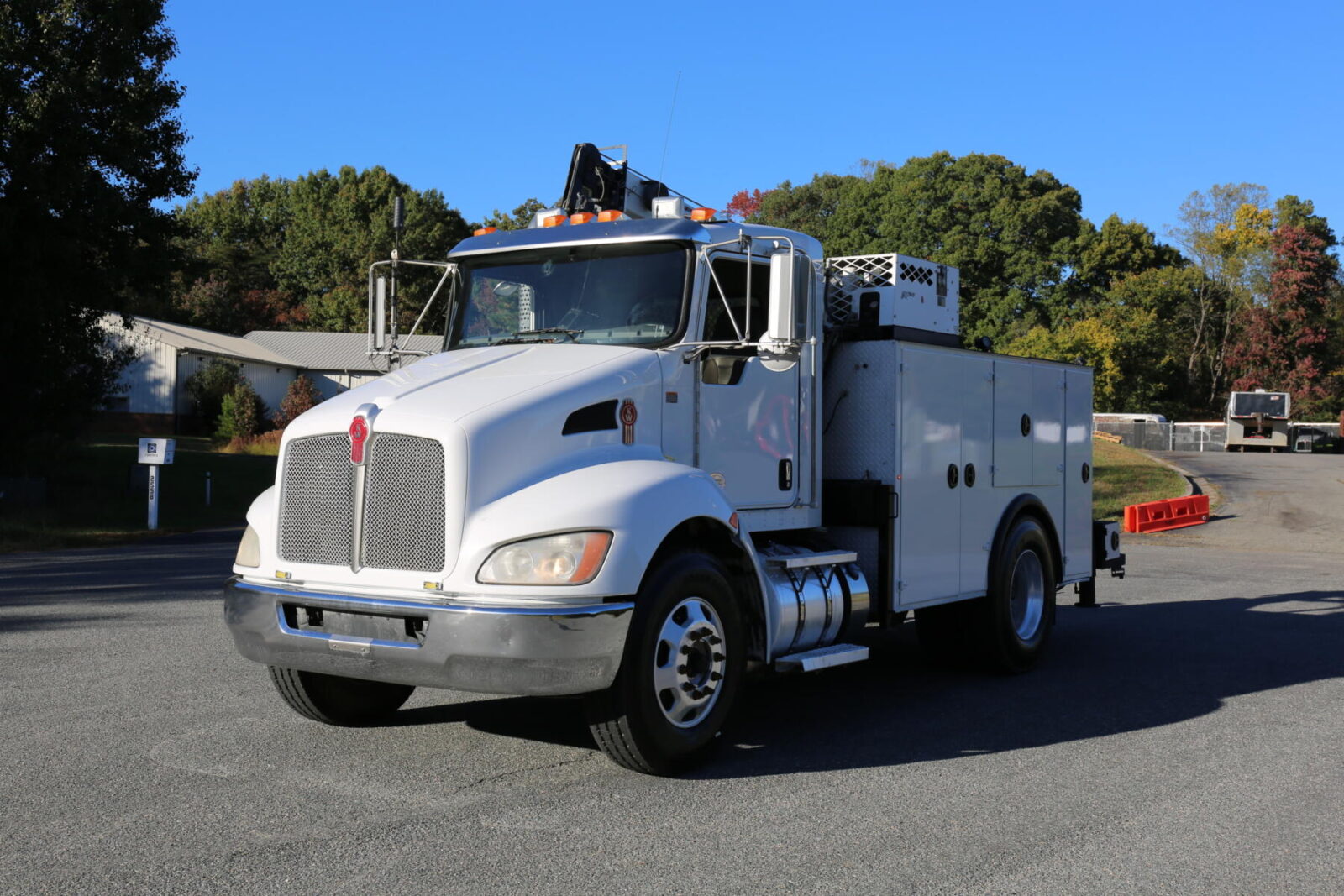 2018 Kenworth T270 IMT 10,000-25 crane - photo