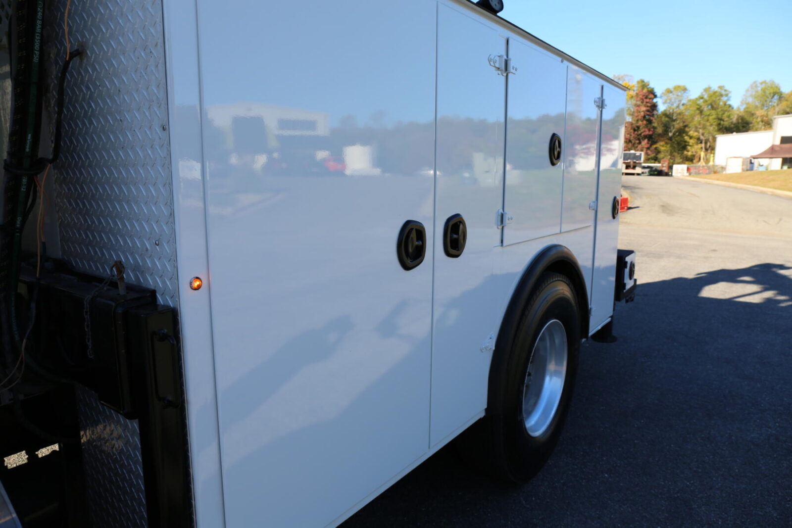 2018 Kenworth T270 IMT 10,000-25 crane - photo