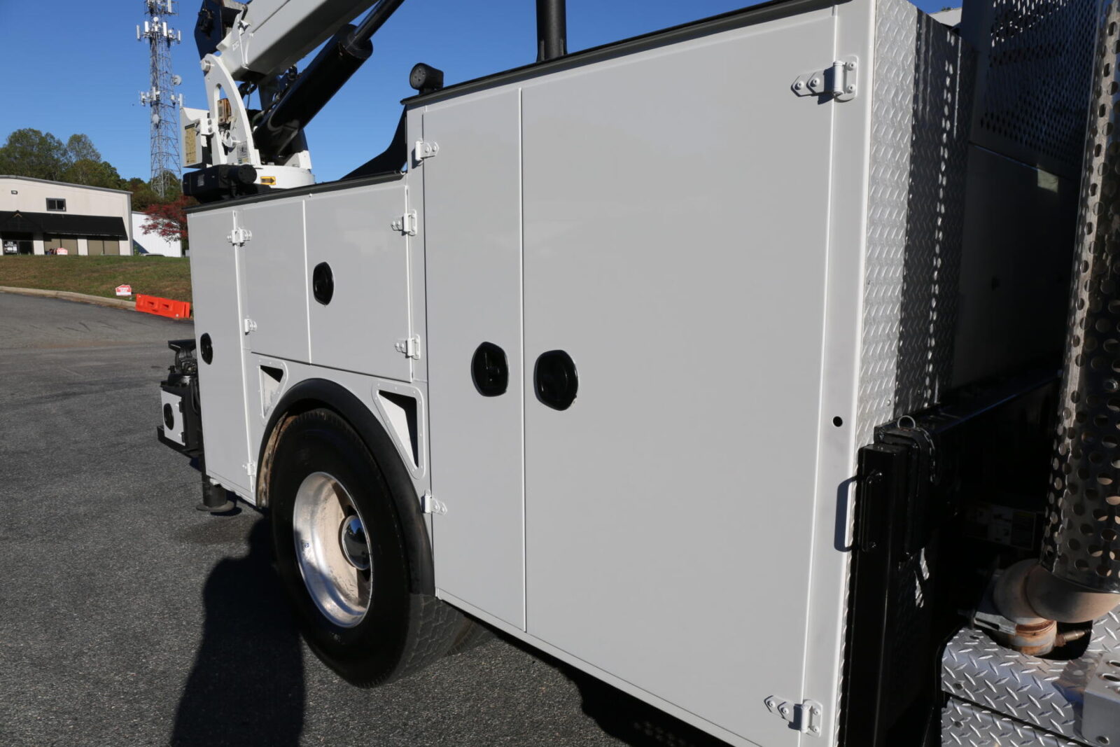2018 Kenworth T270 IMT 10,000-25 crane - photo