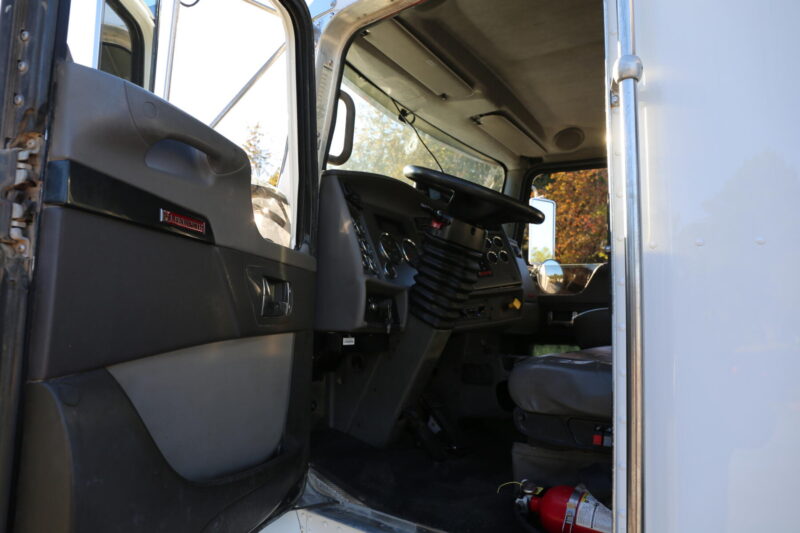 2018 Kenworth T270 IMT 10,000-25 crane - photo