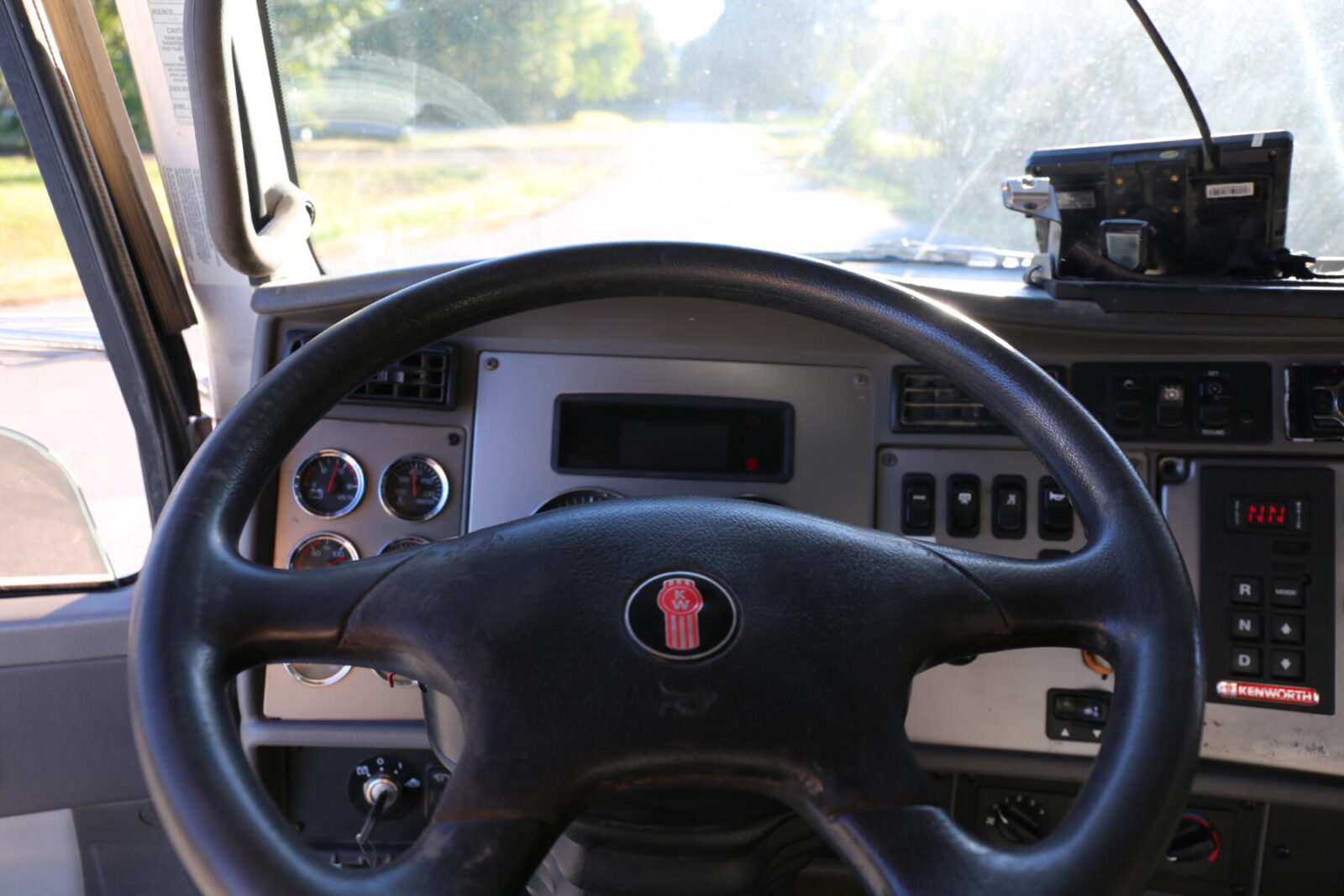 2018 Kenworth T270 IMT 10,000-25 crane - photo