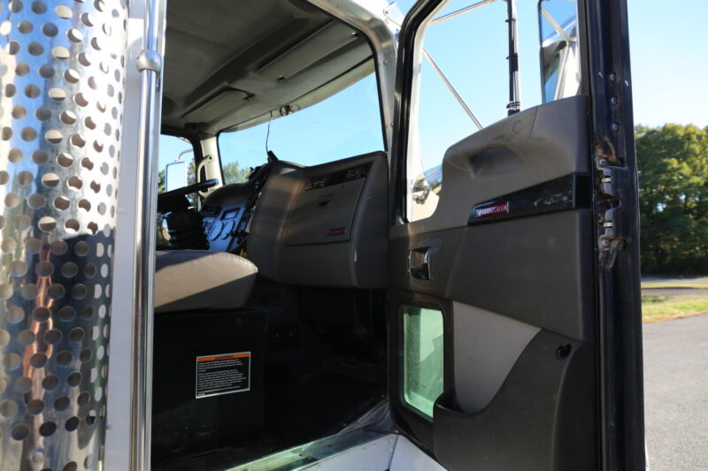 2018 Kenworth T270 IMT 10,000-25 crane - photo
